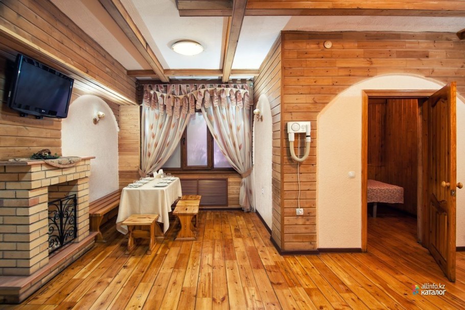 Баня с комнатой для проживания на даче