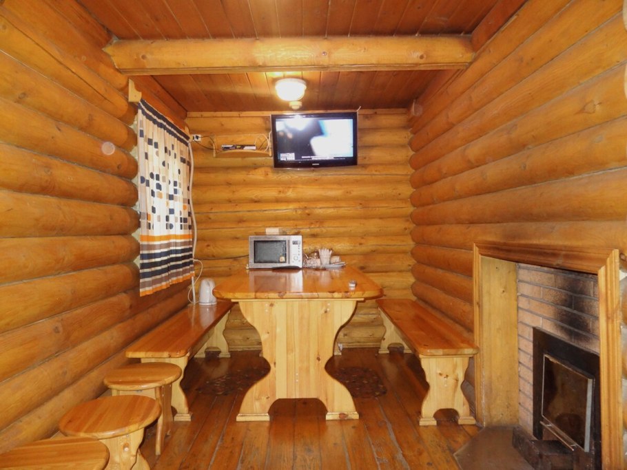 Баня из бревна с предбанником