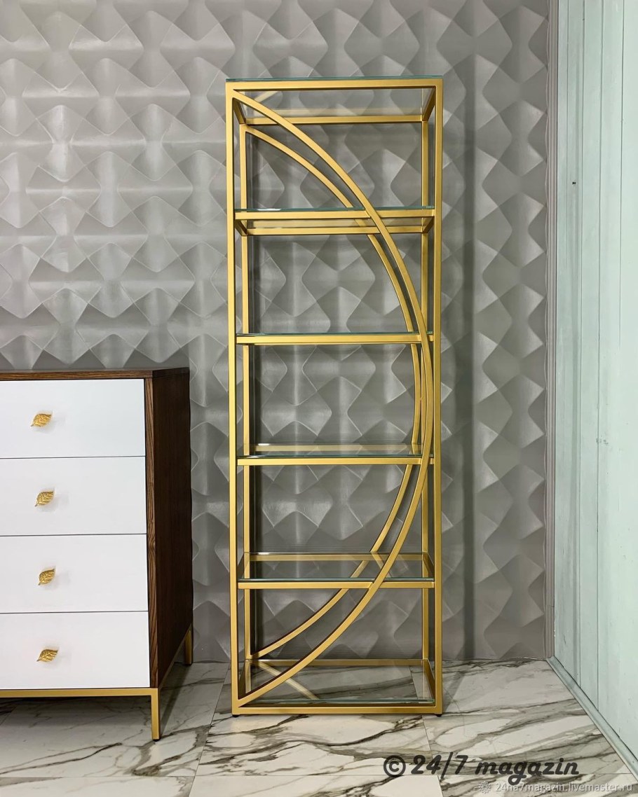 Золотой стеллаж в интерьере
