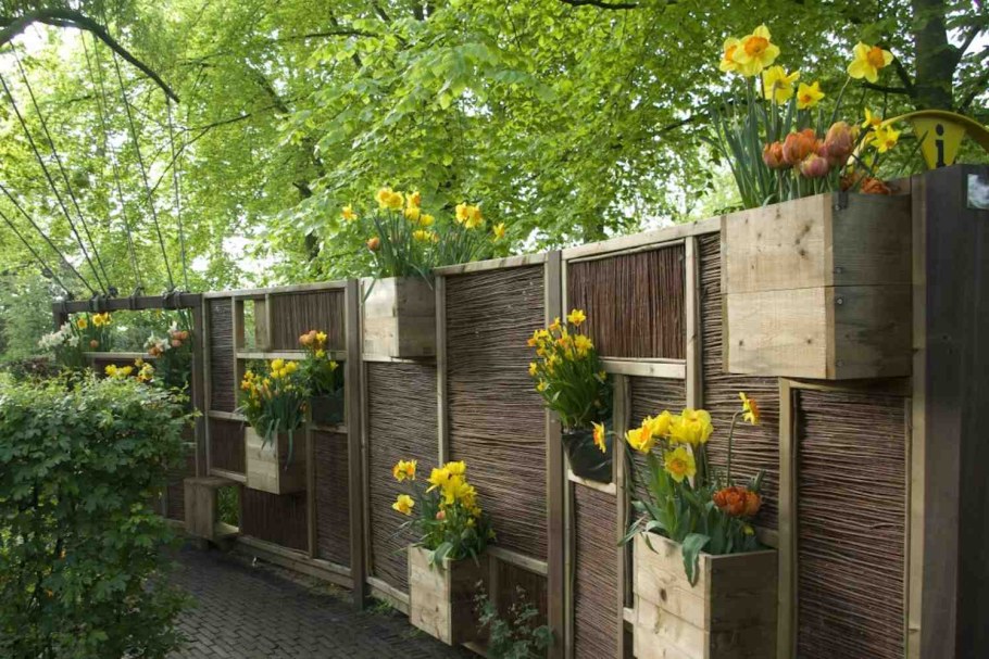 Декор уличной стены