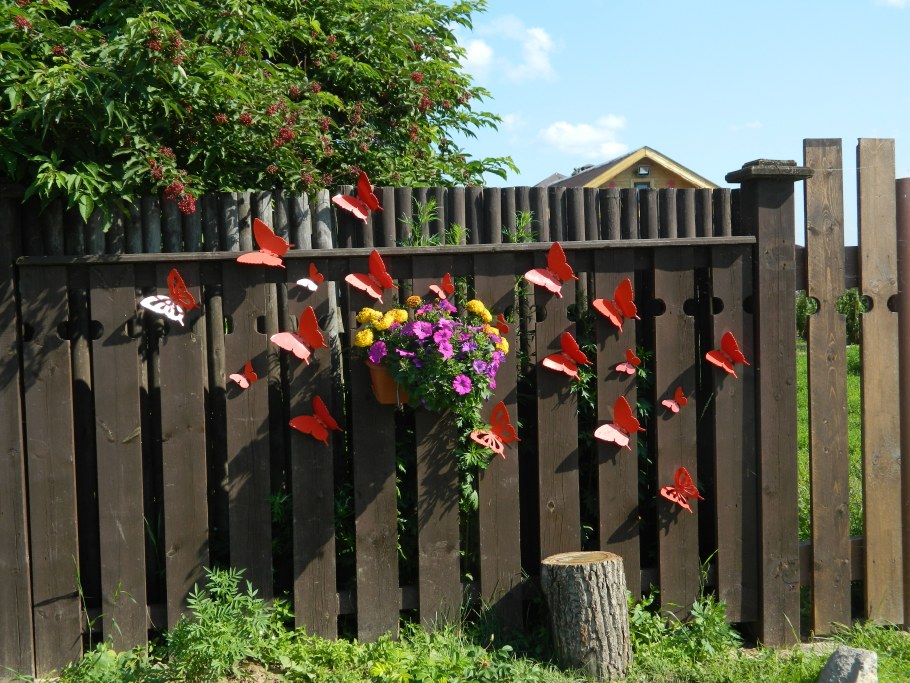 Декоративное украшение забора