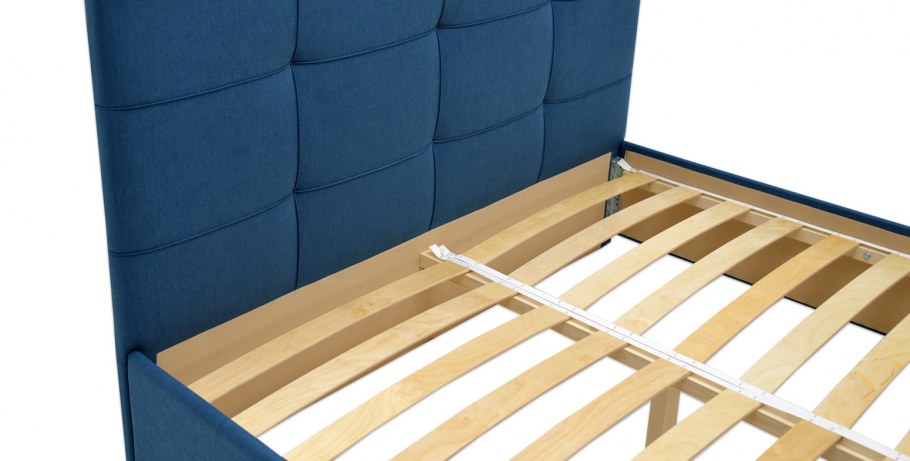 Кровать из микровелюра