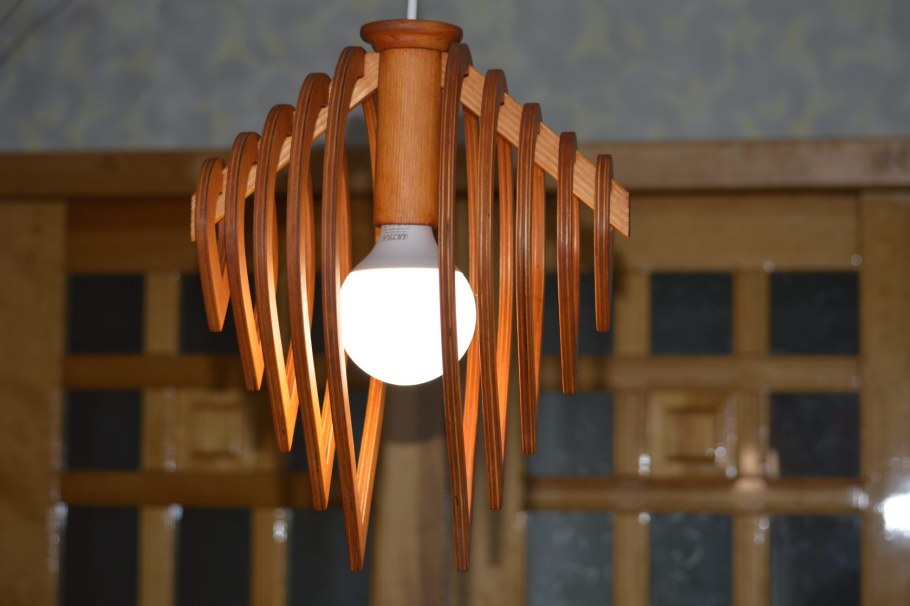 Абажур из деревянных реек