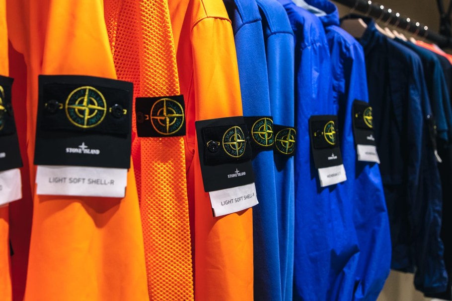 Stone Island много шмоток