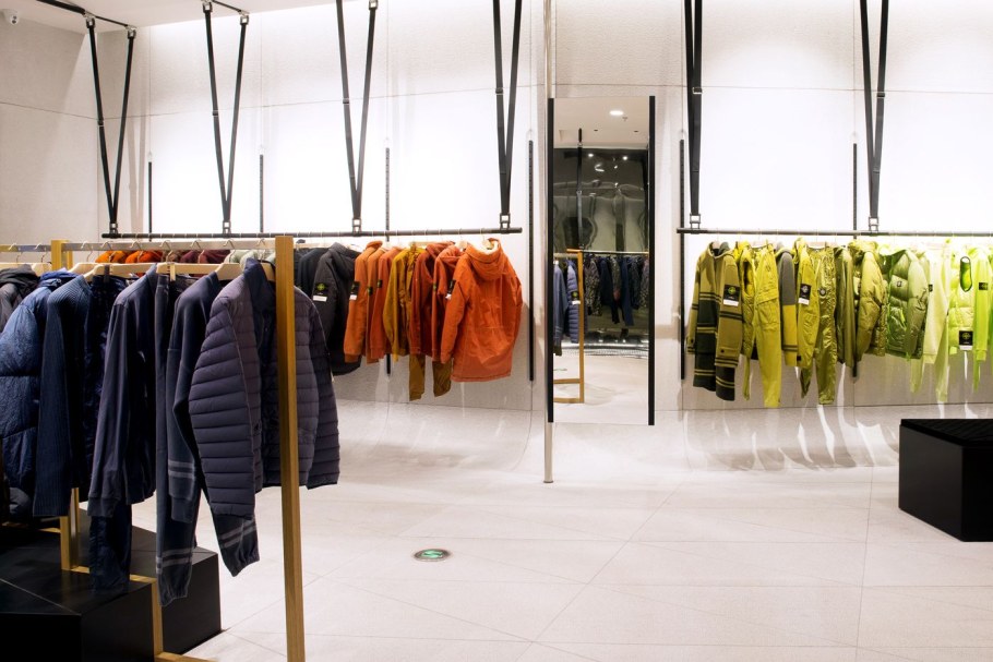 Стон Айленд в шоурумах