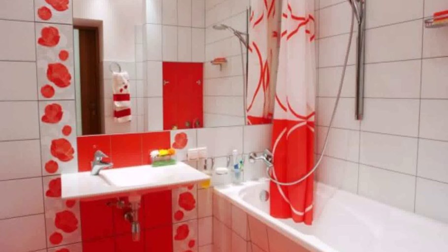 Маленькая ванная в красно-белом цвете