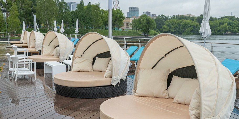 Пляж на набережной Северного речного вокзала