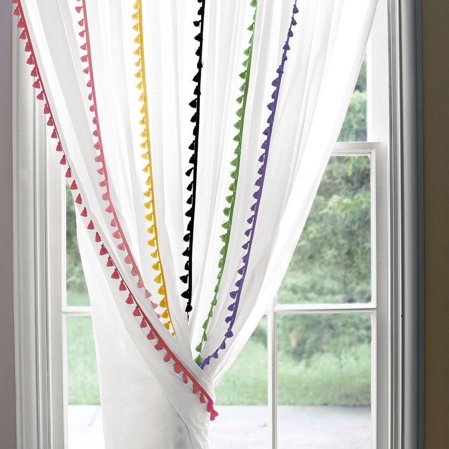 Тесьма с помпонами для штор