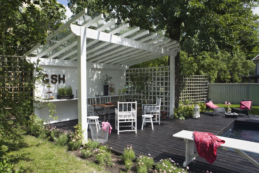 Зона барбекю с перголой