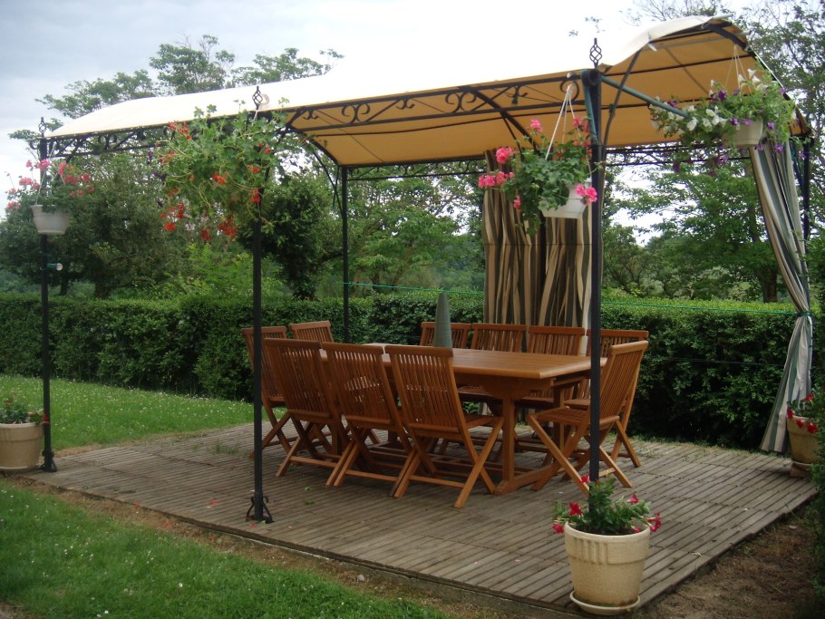 Терраса под навесом