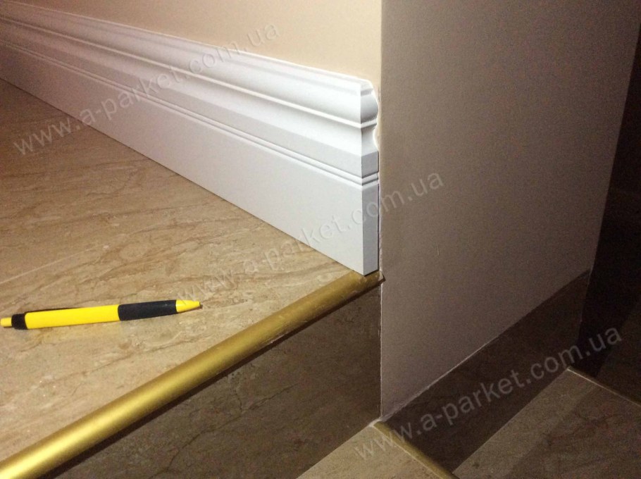 Стык плинтуса 45 полиуретан