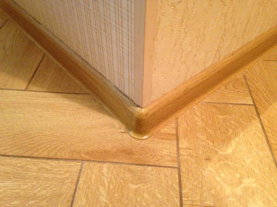 Плинтус МДФ point line 80 мм цвет 4045