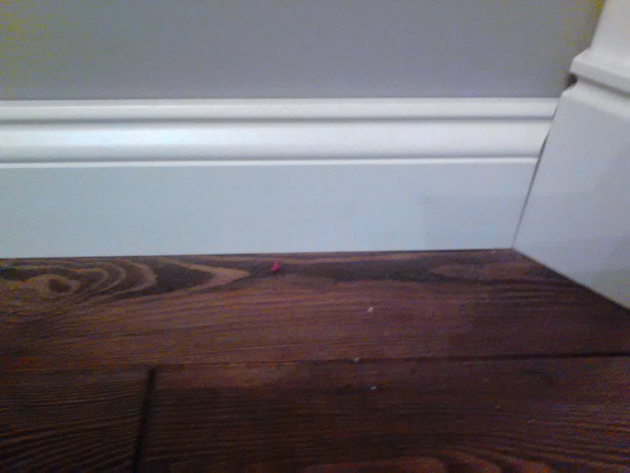 Плинтус широкий пластиковый зазор 45мм