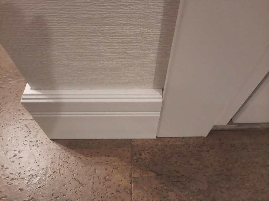 Плинтус запил под 45 и примыкание