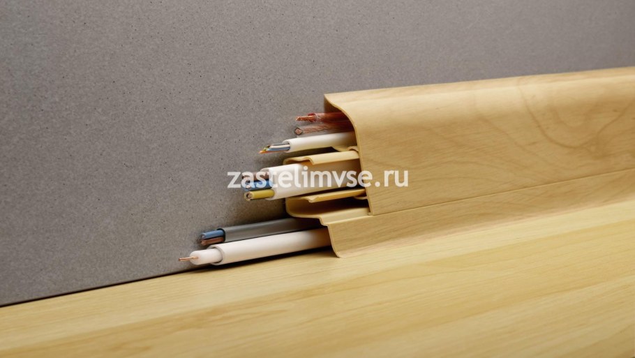 Плинтус напольный Decomaster a207