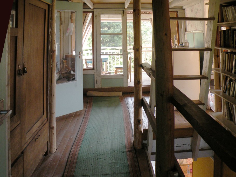 Деревенский дом изнутри