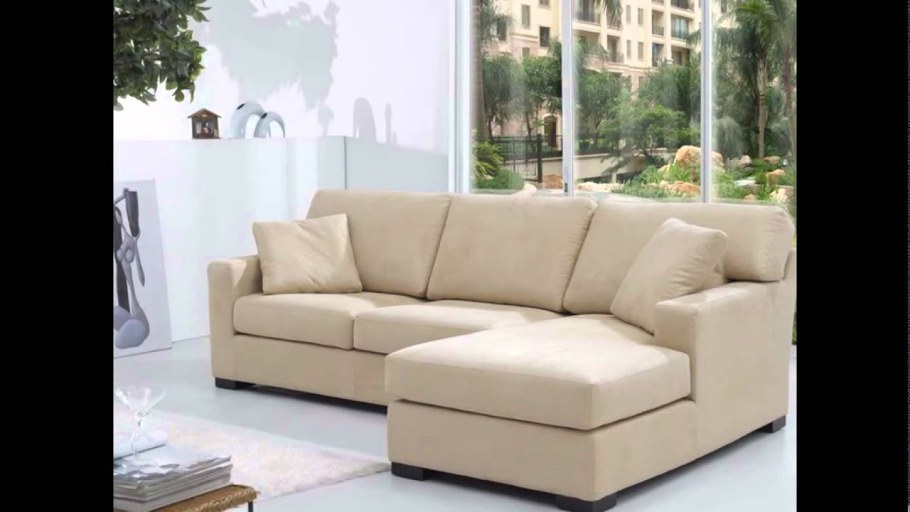 Диванчик на белом фоне