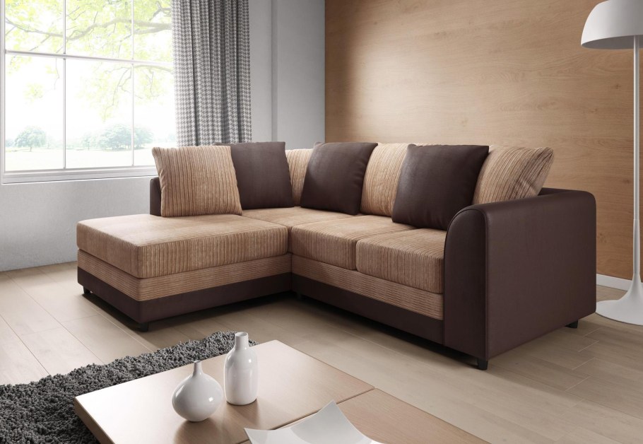 Светлокоричневыц диван