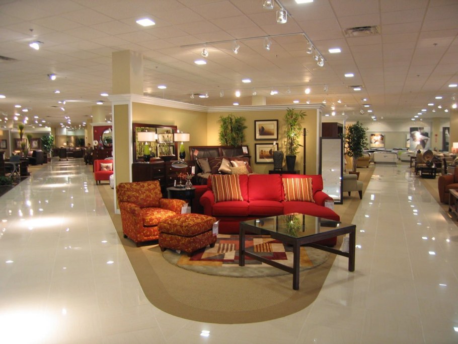 Интерьер мебельного магазина