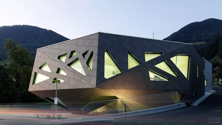 Необычные фасады зданий