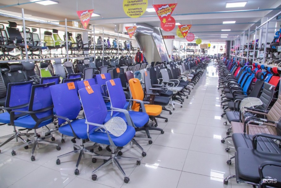 Желтый фартук на кухне