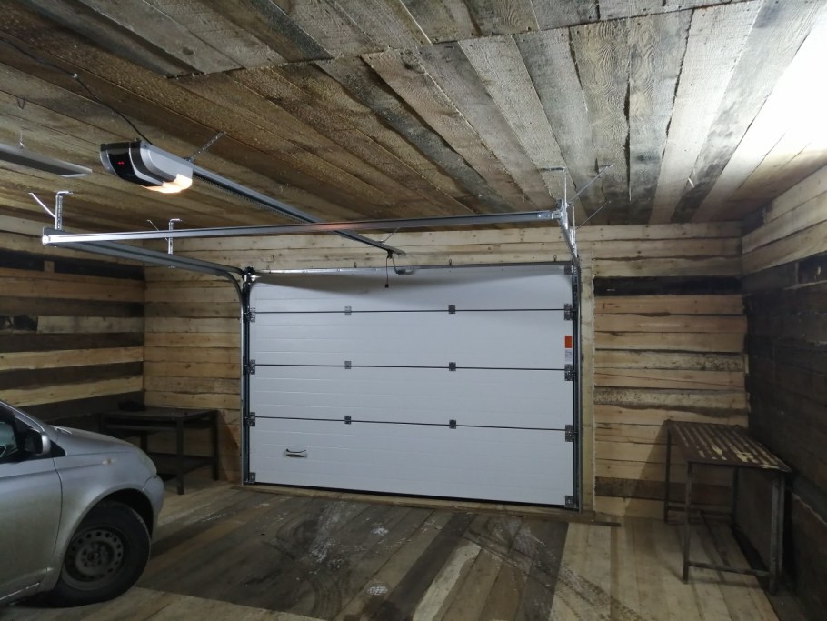 Обшивка гаража вагонкой