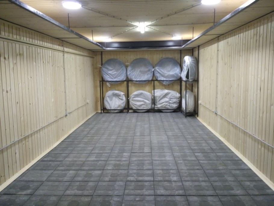 Гараж внутри