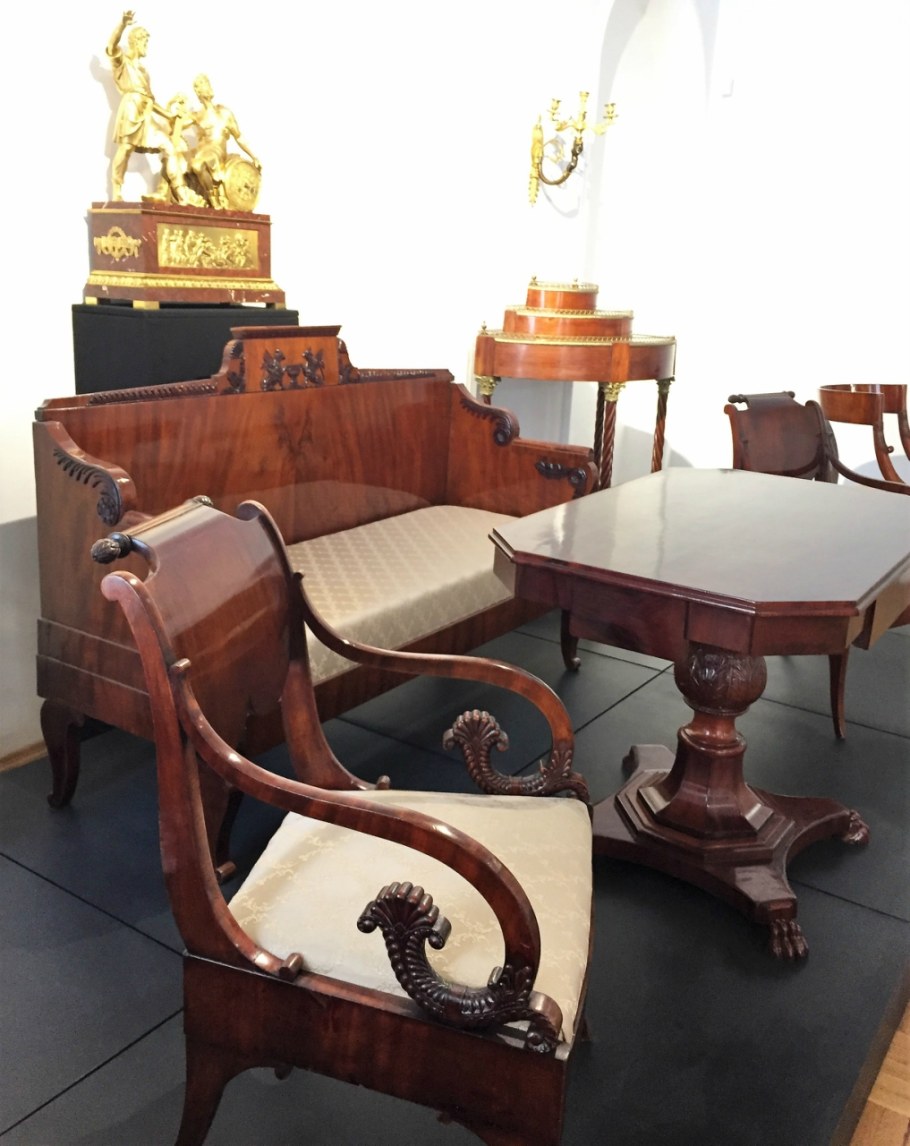 Современные стулья рококо