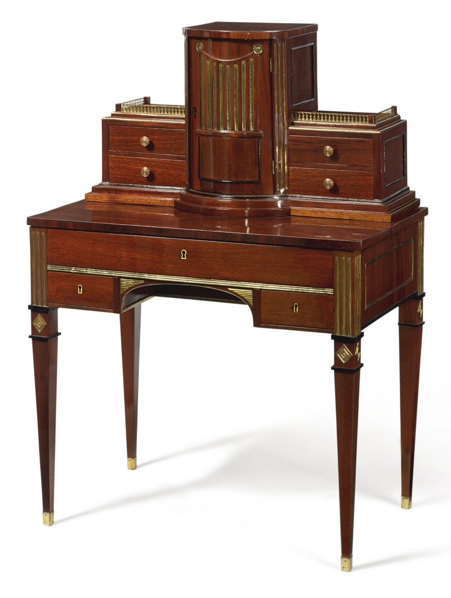 Старинное бюро секретер