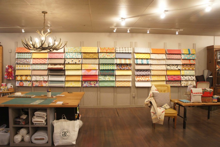 Интерьер магазина тканей