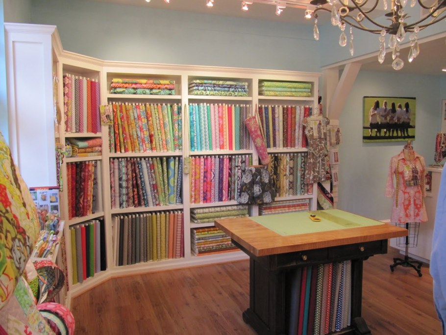 Интерьер магазина тканей