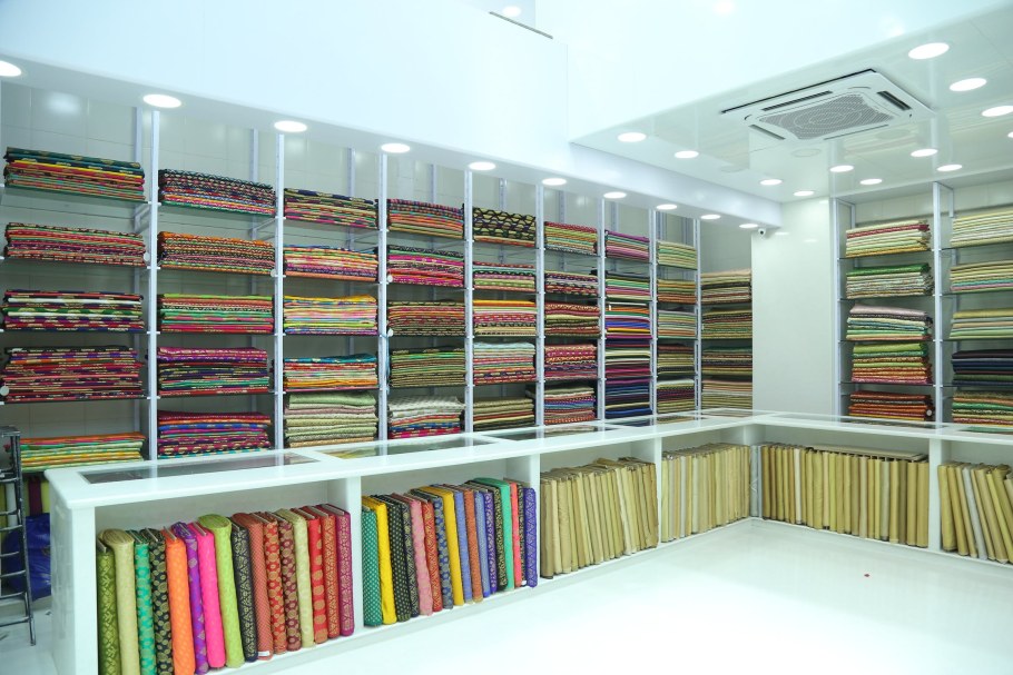 Интерьер магазина тканей