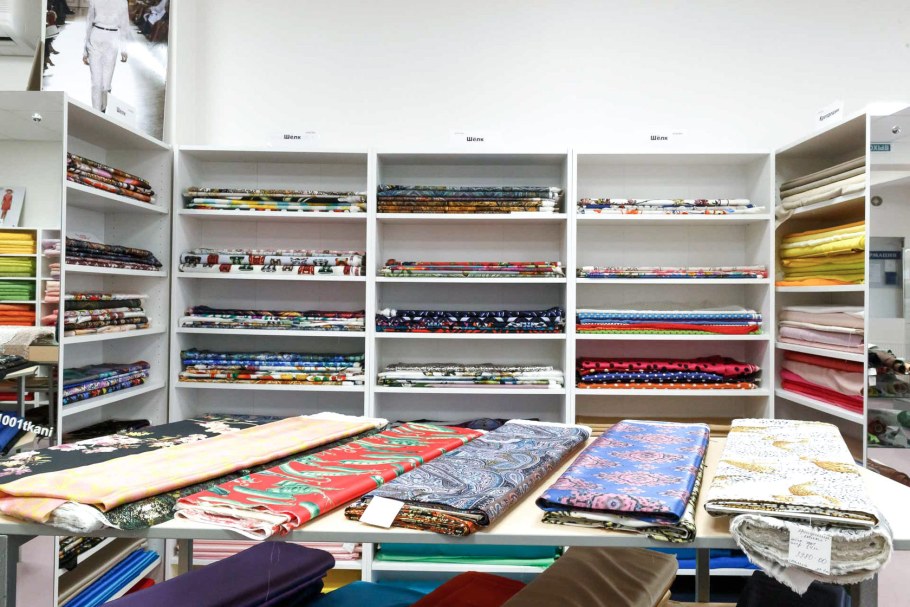 Стеллажи для магазина тканей и фурнитуры