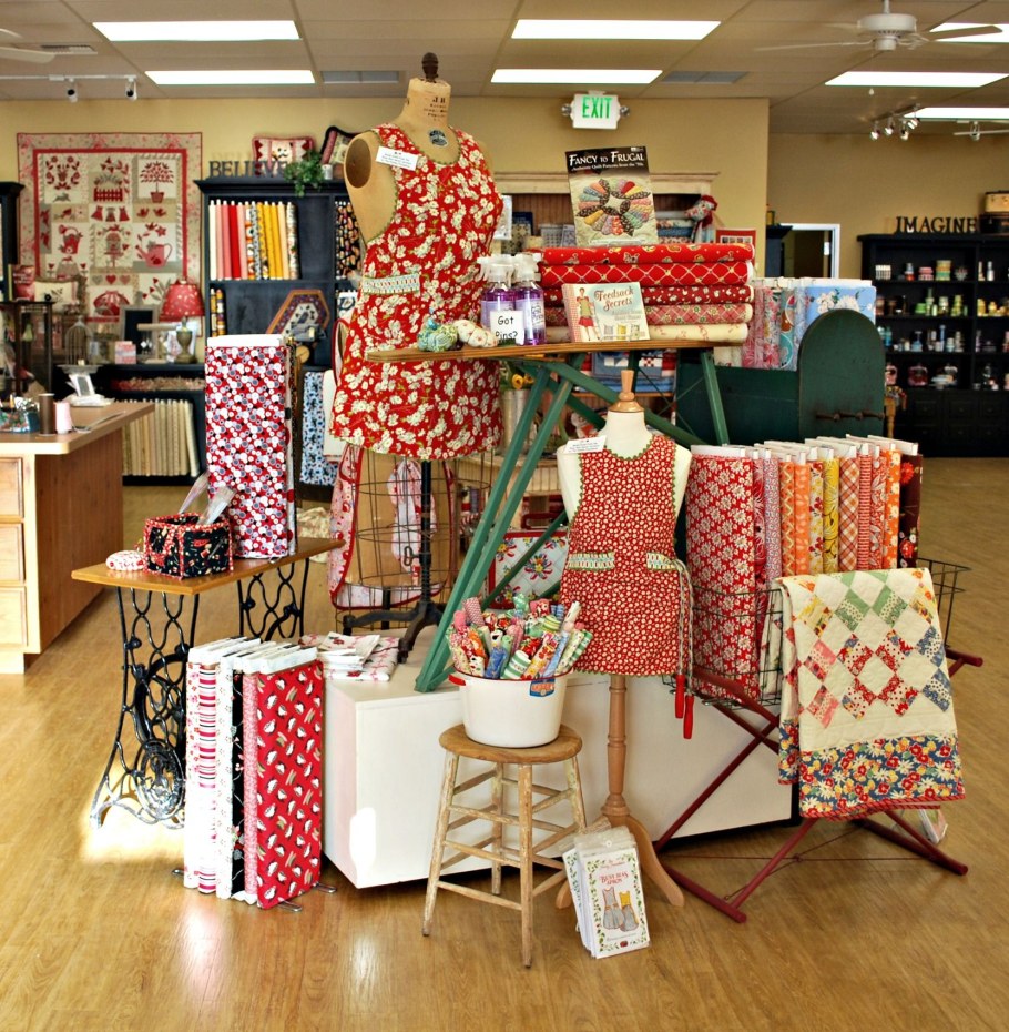 Витрина магазина тканей