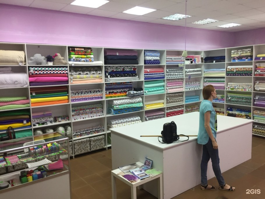 Стеллажи для магазина тканей и фурнитуры