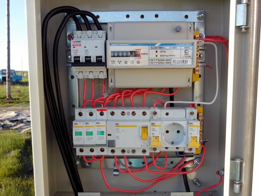 Электрощит на 380вт в доме DKF