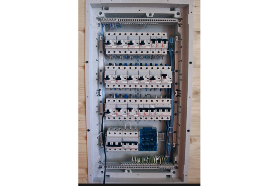 Распределительный щит для электропроводки 7к-52