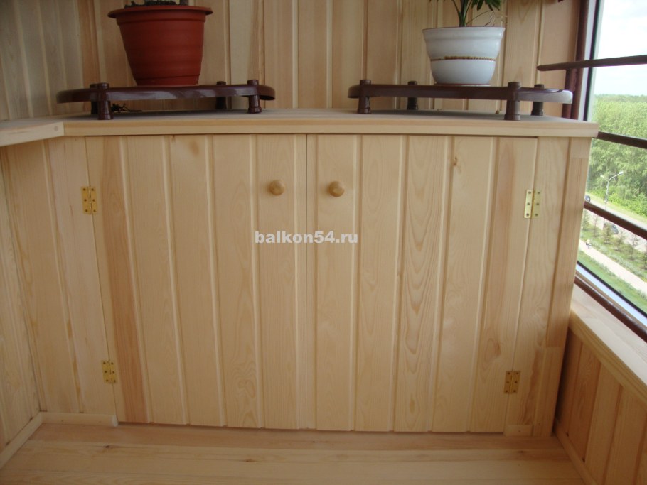 Шкафы и тумбы из вагонки на лоджию