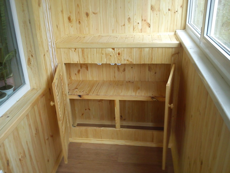 Шкаф стеллаж на балкон