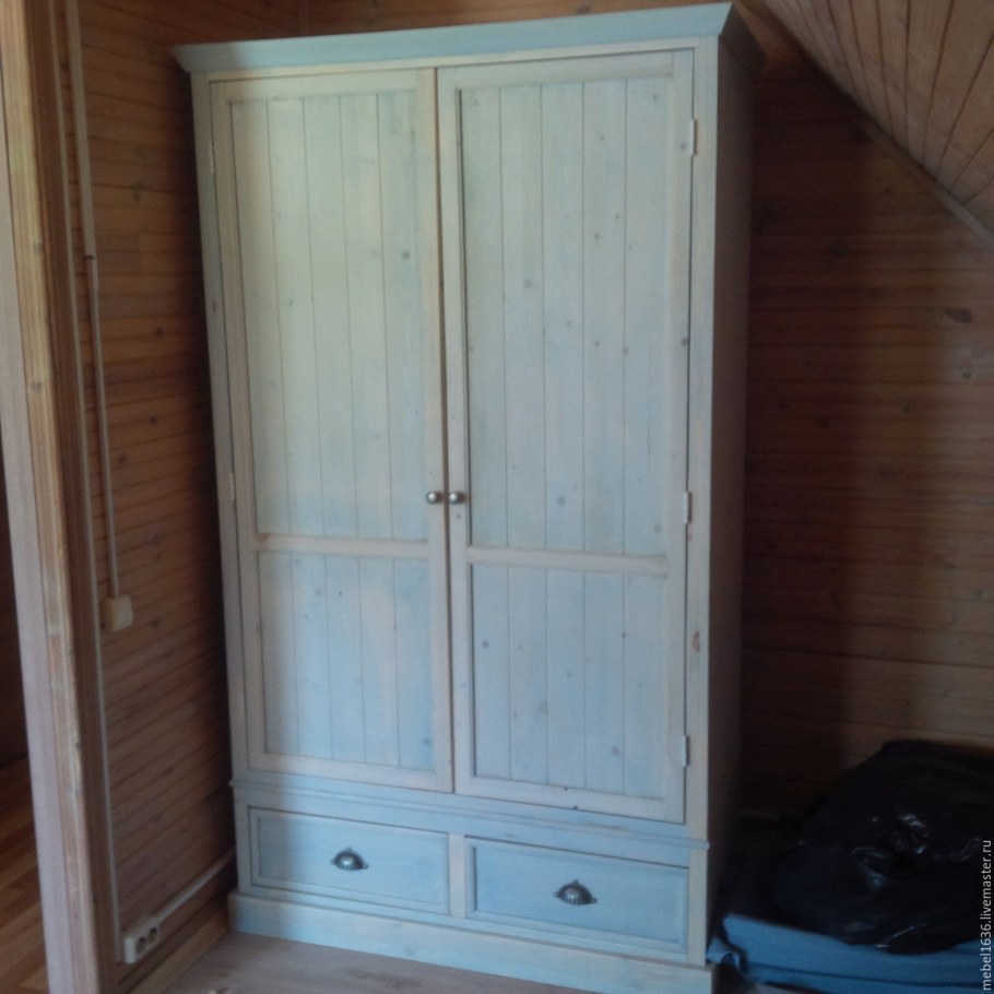 Шкаф на балконе из вагонки