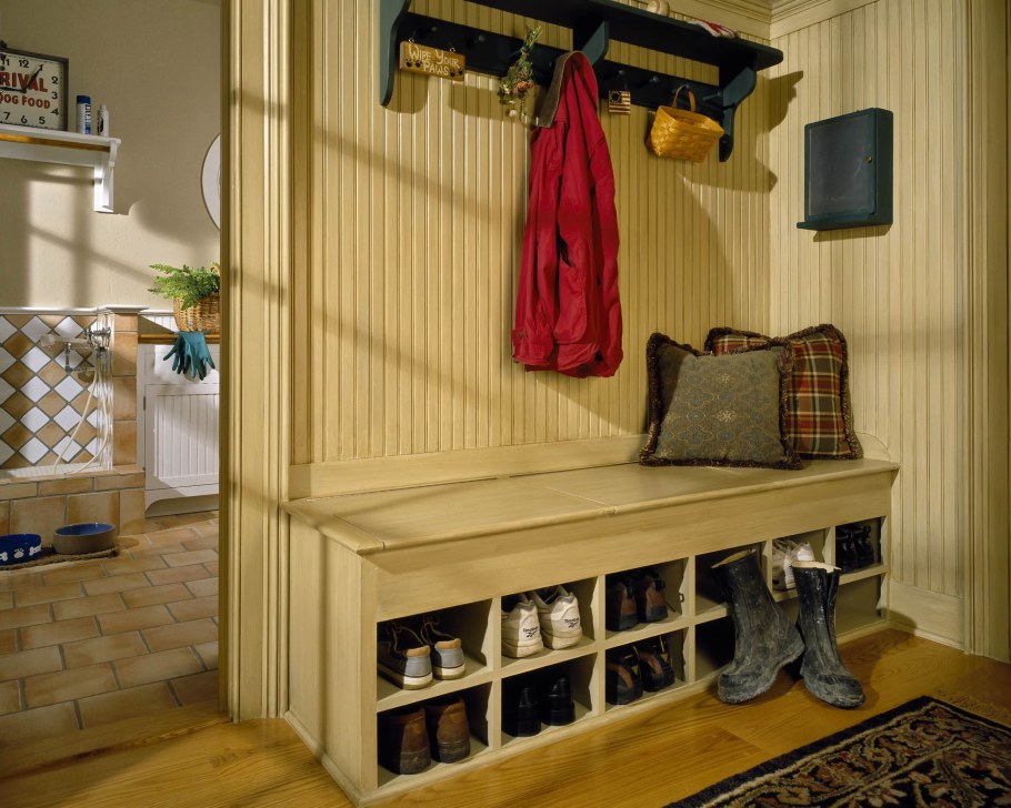 Прихожая в деревянном доме