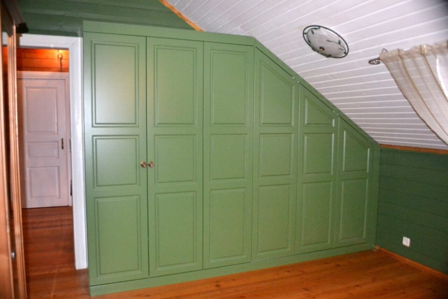 Полки на балконе