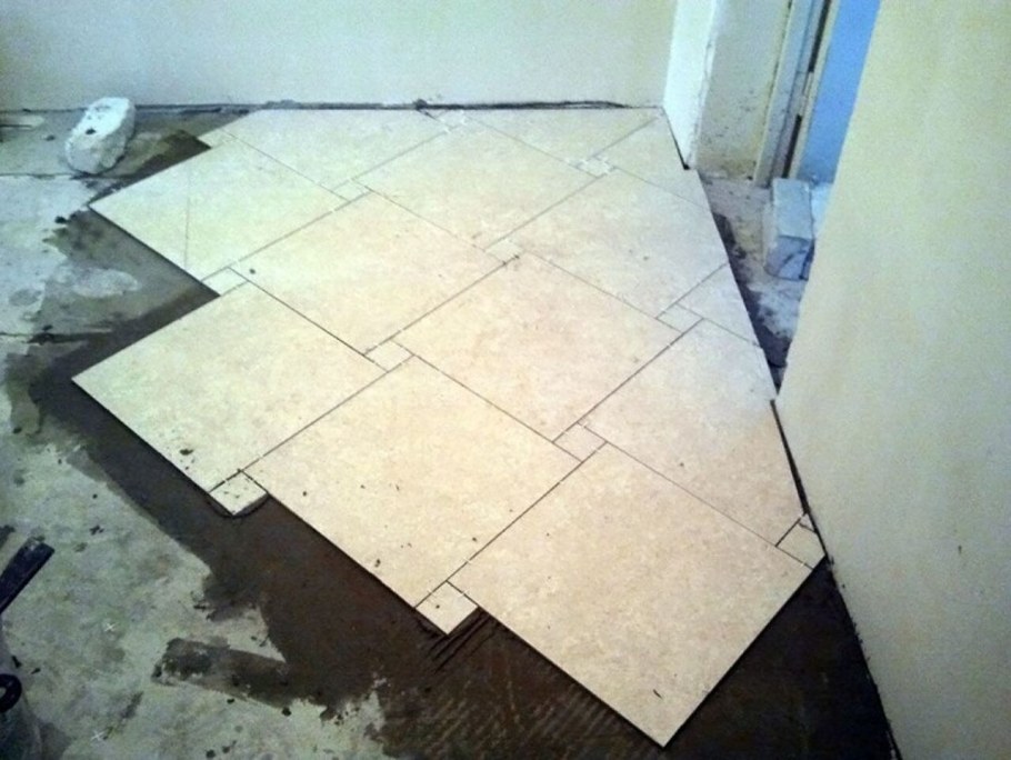 Плитка по диагонали на полу