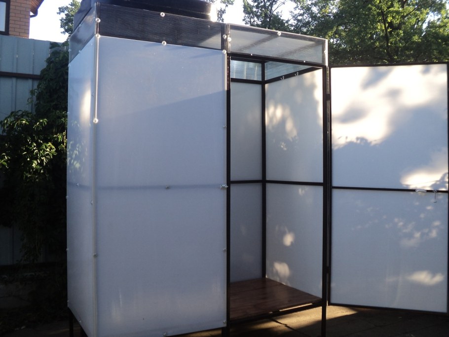 Летний душ для дачи из поликарбоната