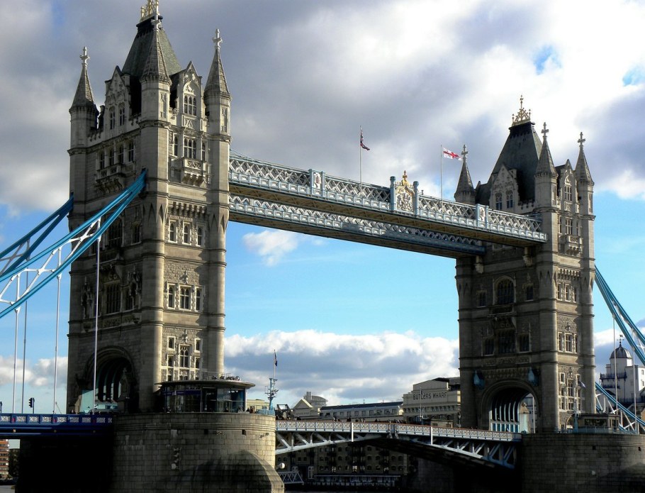 Тауэрский мост неоготика