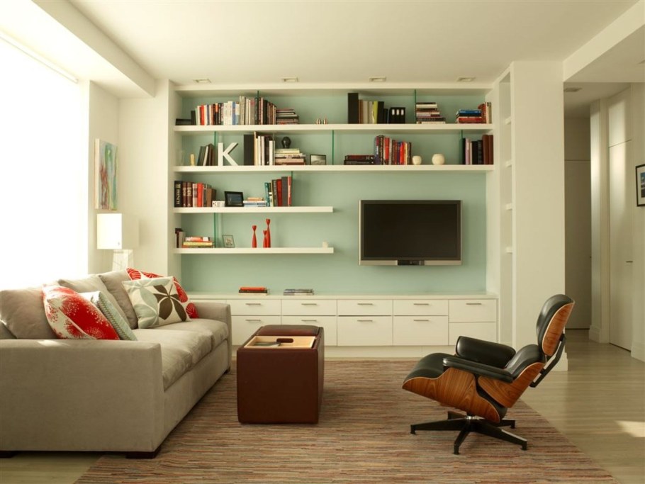 Стеллаж над телевизором