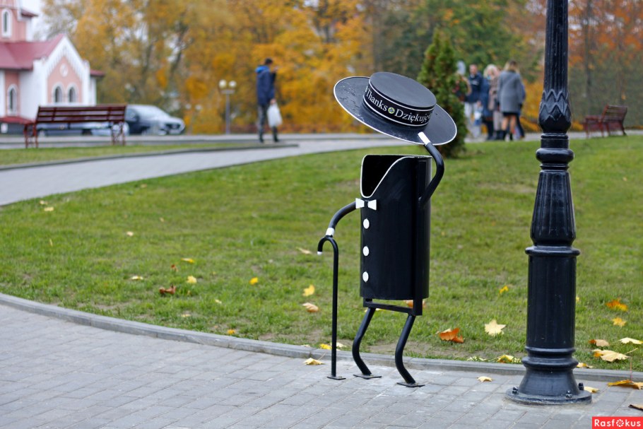 Урна в виде милиционера