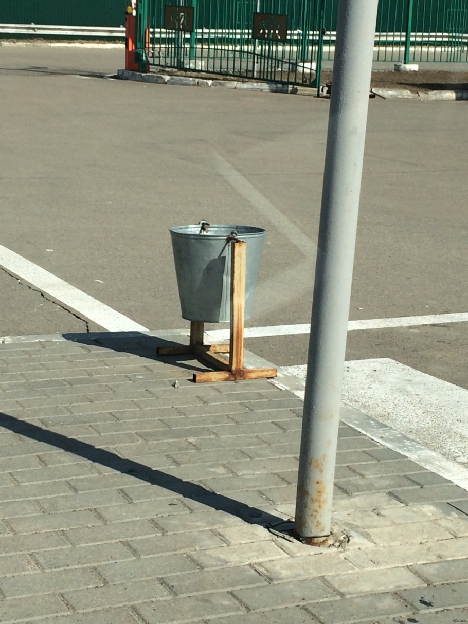 Уличные мусорные баки