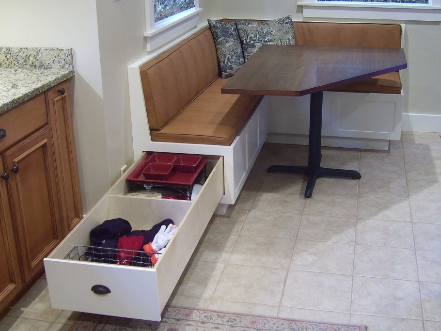 Кухонная скамья с выдвижными ящиками