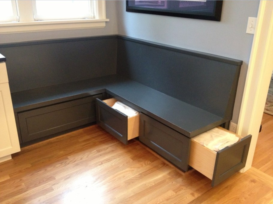 Выдвижной диван на кухню